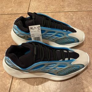 Yeezy 700v3 Azareth Size 11 mens Blue Adidas Boost Kanye New Sneaker Shoe
